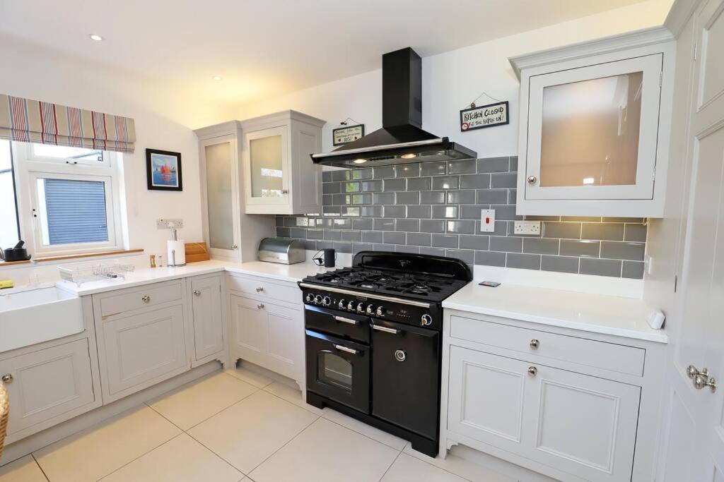 Luxury Detached Home Close To Strangford Lough Killinchy Exterior photo